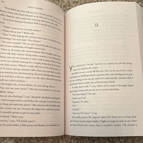 Romance novel book lovers by Emily Henry - Picture 3 of 3